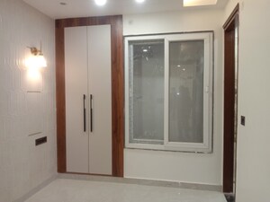 Building Lobby in 3 BHK Builder Floor at Mahavir Enclave – for Sale