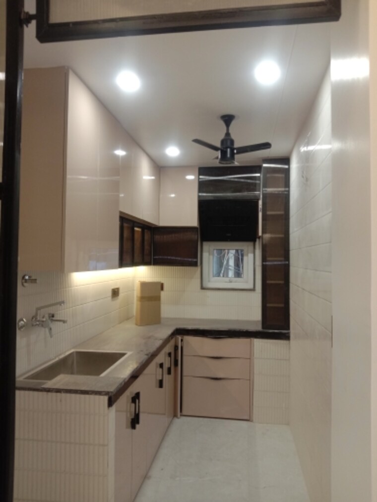 Kitchen, mahavir enclave 3 Bedroom 999 Sq.Ft. Builder Floor In Mahavir Enclave Delhi 9553512