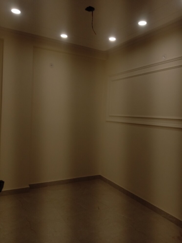 Room, mahavir enclave 3 Bedroom 999 Sq.Ft. Builder Floor In Mahavir Enclave Delhi 9553512