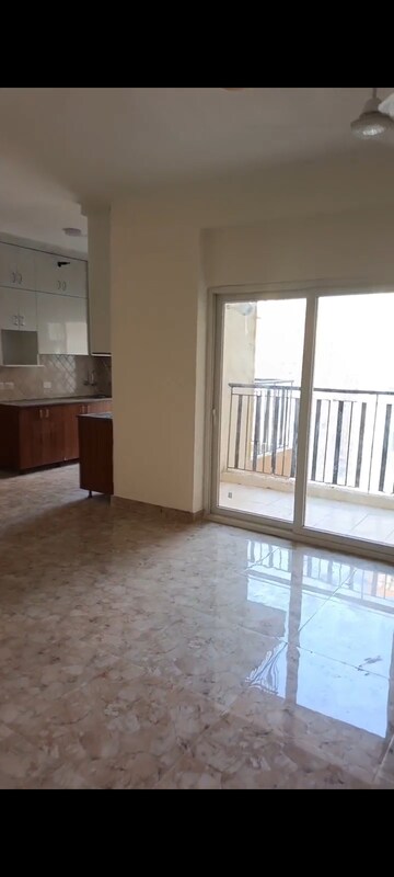 Room in 3 BHK Apartment at Amrapali Terrace Homes, Tech Zone 4 Greater Noida – for Rent