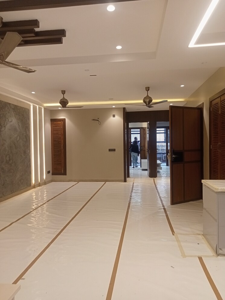 undefined, vivek vihar phase 1 4 Bedroom 300 Sq.Yd. Builder Floor In Vivek Vihar Phase 1 Delhi 9553620