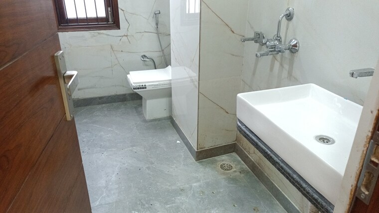 Bathroom, sector 1 vaishali 3 Bedroom 1190 Sq.Ft. Builder Floor In Sector 1 Vaishali Ghaziabad 9553551