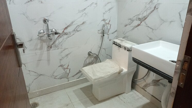 Bathroom, sector 1 vaishali 3 Bedroom 1190 Sq.Ft. Builder Floor In Sector 1 Vaishali Ghaziabad 9553551