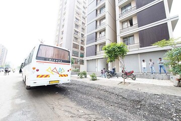  Showroom – Exterior View View at Zundal - for Sale