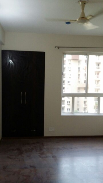 Room in 3.5 BHK Apartment at 3C Lotus Peak, Sector 100 – for Rent