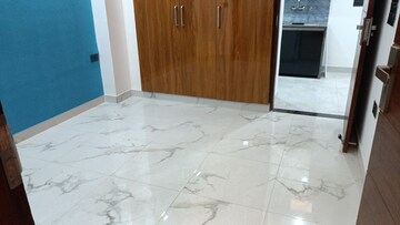 Room in 3 BHK Builder Floor at Sector 1 Vaishali – for Rent
