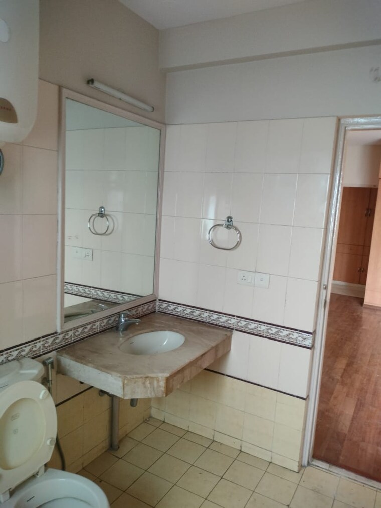 Bathroom, dlf-westend-heights 4 Bedroom 2600 Sq.Ft. Apartment In Sector 53 Gurgaon 9553570