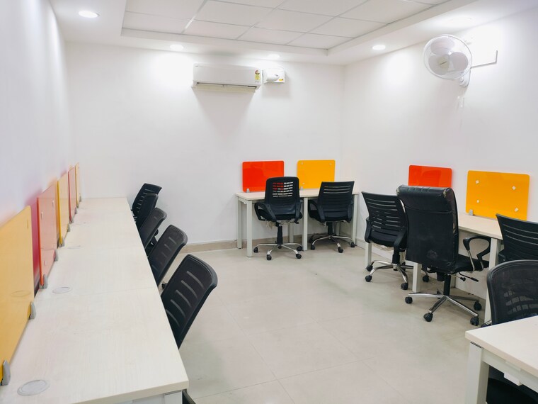 Team Area, sector 4 Commercial Office Space 1000 Sq.Ft. In Sector 4 Noida 9553605