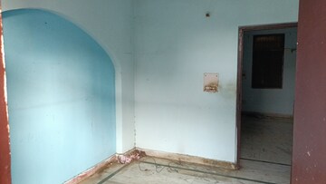 Room in 1 BHK Builder Floor at Vaishali Sector 5 – for Rent