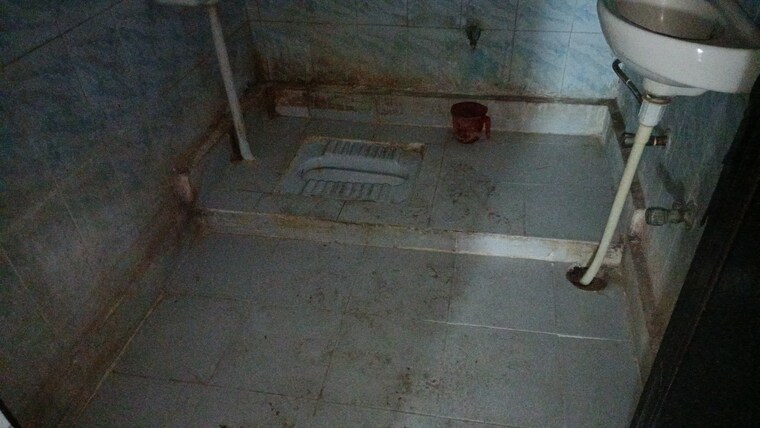 Bathroom, vaishali sector 5 1 Bedroom 560 Sq.Ft. Builder Floor In Vaishali Sector 5 Ghaziabad 9553665