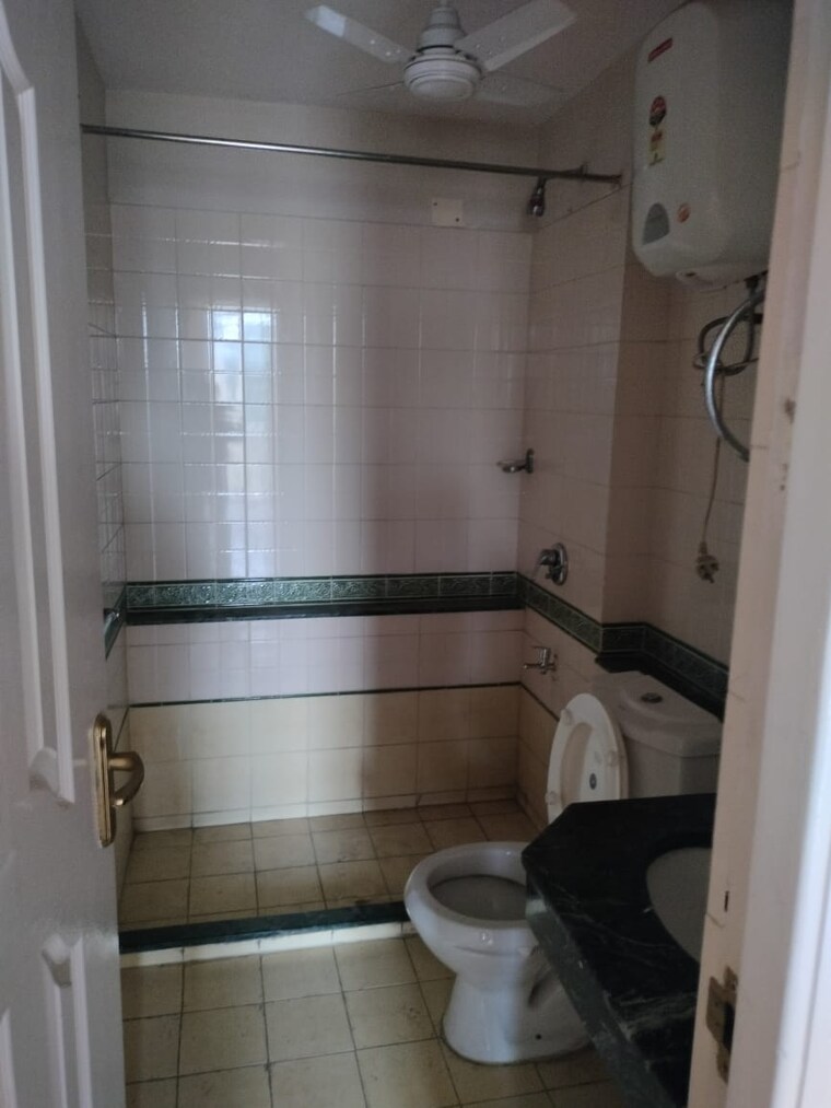 Bathroom, dlf-westend-heights 4 Bedroom 2600 Sq.Ft. Apartment In Sector 53 Gurgaon 9553640