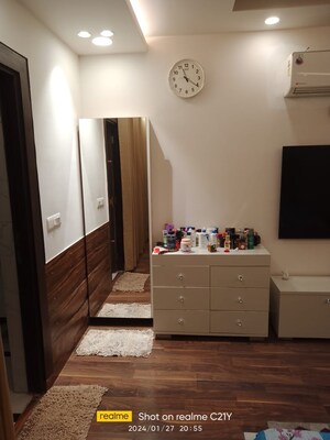 Furnished Amenities in 4 BHK Apartment at DLF Westend Heights, Sector 53 – for Rent