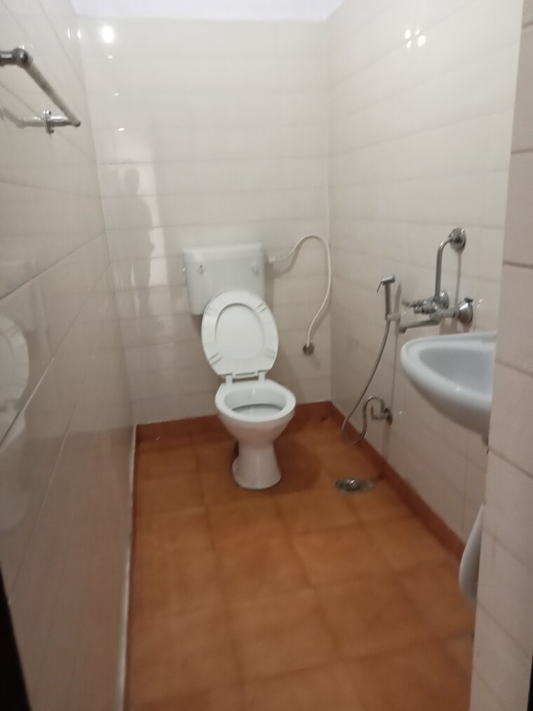 Bathroom, gomti nagar 2 Bedroom 1000 Sq.Ft. Builder Floor In Gomti Nagar Lucknow 9553686