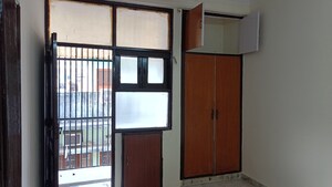 Room in 1 BHK Builder Floor at Vaishali Sector 5 – for Rent