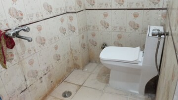 Bathroom in 1 BHK Builder Floor at Vaishali Sector 5 – for Rent