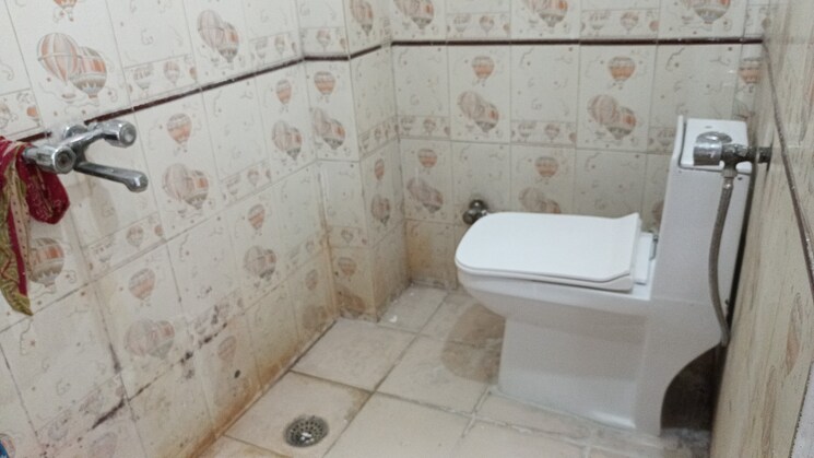 Bathroom, vaishali sector 5 1 Bedroom 561 Sq.Ft. Builder Floor In Vaishali Sector 5 Ghaziabad 9553733