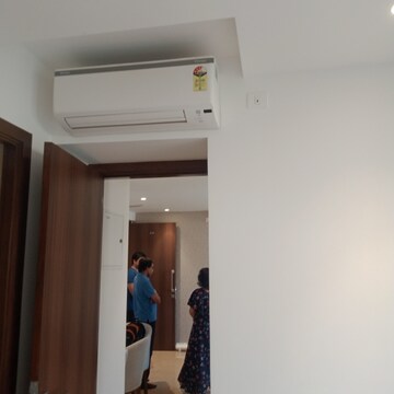 Furnished Amenities in 2 BHK Apartment at Hiranandani Highland, Powai – for Rent