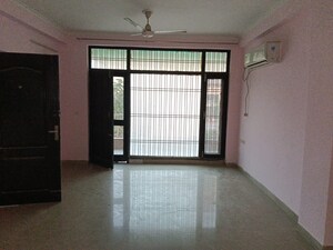 Room in 3 BHK Builder Floor at Rps Palms, Sector 88 – for Rent