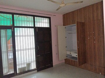 Room in 3 BHK Builder Floor at Rps Palms, Sector 88 – for Rent