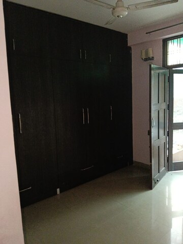 Room in 3 BHK Builder Floor at Rps Palms, Sector 88 – for Rent