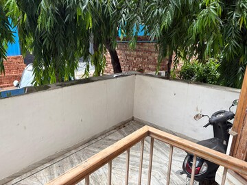 Balcony in 2 BHK Builder Floor at Sector 40 – for Rent