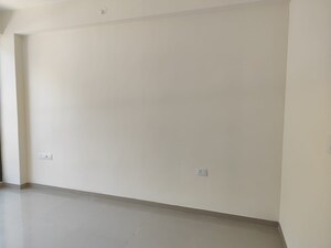 Room in 3 BHK Apartment at Skyi Songbirds, Bavdhan – for Rent