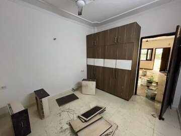 Living Room in 2 BHK Builder Floor at Sushant Vyapaar Kendra, Dlf Phase iv – for Rent