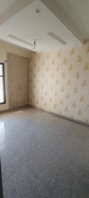 Room in 3 BHK Apartment at Fortune Victoria Heights, Dhakoli – for Rent