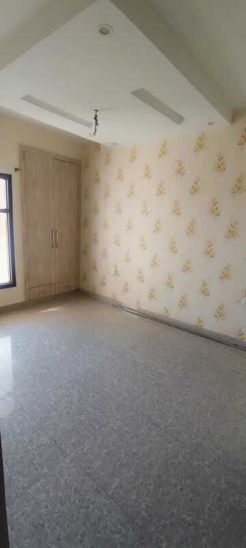 Room in 3 BHK Apartment at Fortune Victoria Heights, Dhakoli – for Rent