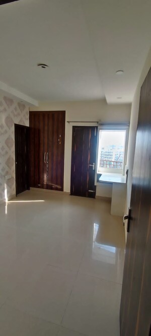 Room in 3 BHK Apartment at Fortune Victoria Heights, Dhakoli – for Rent