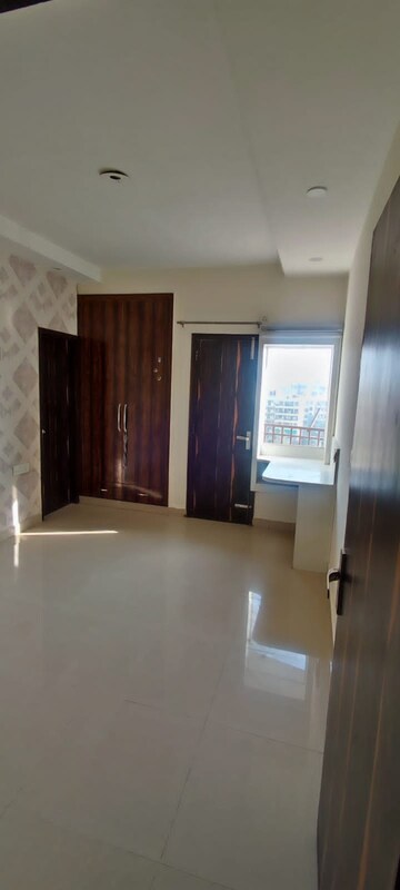 Room in 3 BHK Apartment at Fortune Victoria Heights, Dhakoli – for Rent