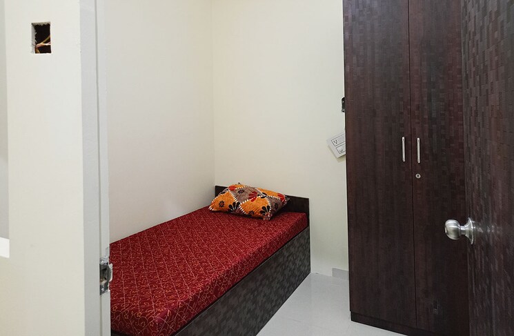 Bedroom, earth-terrace 6+ Bedroom 2000 Sq.Ft. Apartment In Goregaon West Mumbai 9553818