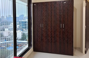 Room in 6+ BHK Apartment at Earth Terrace, Goregaon West – for Rent