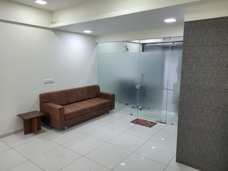 Room, navrangpura Commercial Office Space 686 Sq.Ft. In Navrangpura Ahmedabad 9553829