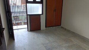 Room in 1 BHK Builder Floor at Vaishali Sector 5 – for Rent