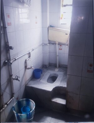 Bathroom in 2 BHK Apartment at Deshbandhu Para – for Sale
