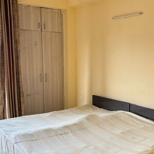 Room in 2 BHK Apartment at Supertech Cape Town, Sector 74 – for Rent