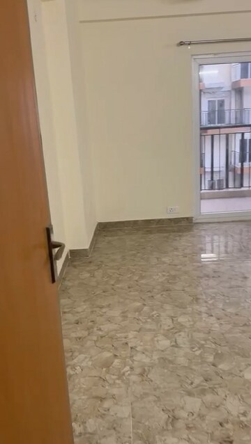 Room in 2 BHK Apartment at Amrapali Centurian Park, Tech Zone 4 Greater Noida – for Rent