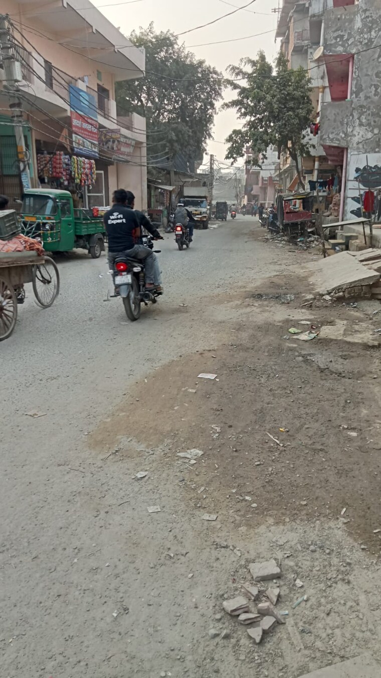  Parking, sector 72 3 Bedroom 1200 Sq.Ft. Builder Floor In Sector 72 Noida 9553956