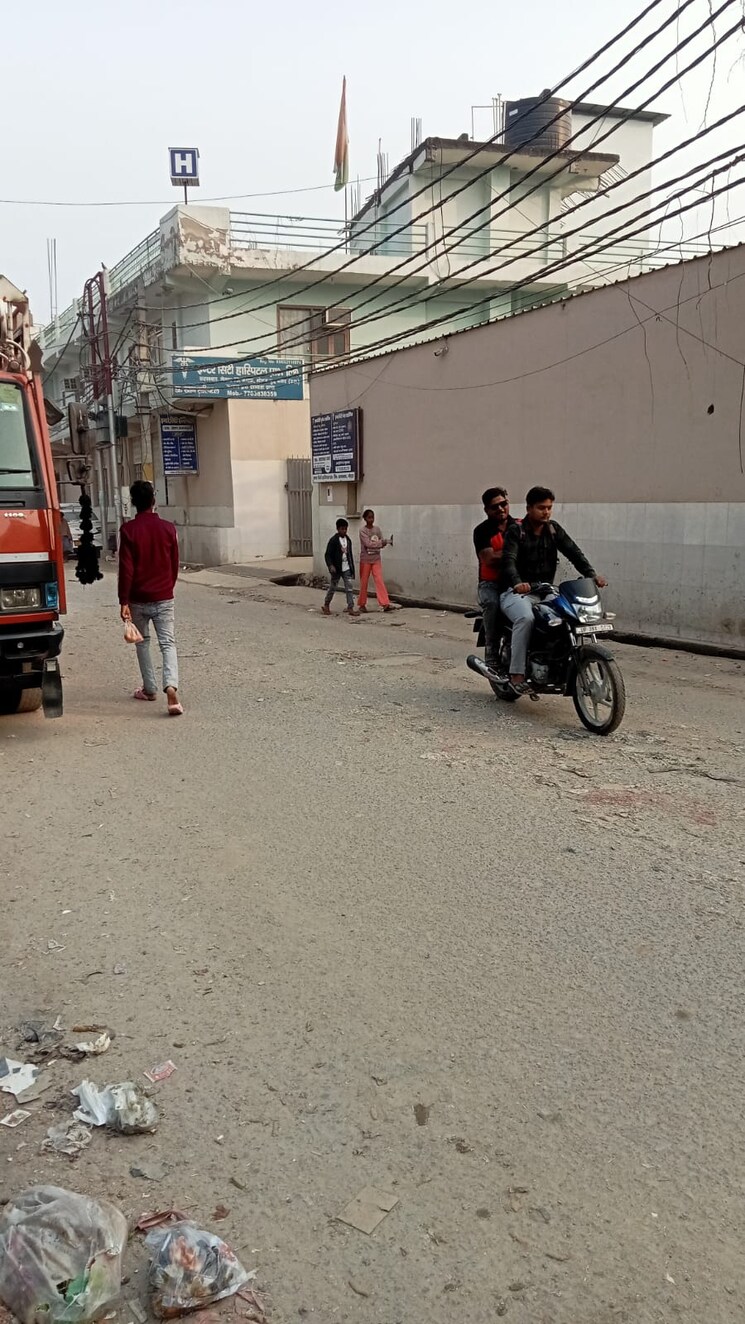  Parking, sector 72 3 Bedroom 1200 Sq.Ft. Builder Floor In Sector 72 Noida 9553956