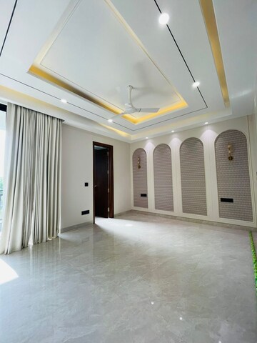 Building Lobby in 4 BHK Builder Floor at Sushant Lok I – for Sale