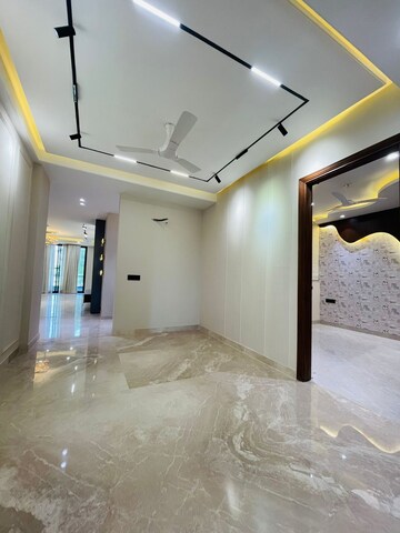 Room in 4 BHK Builder Floor at Sushant Lok I – for Sale