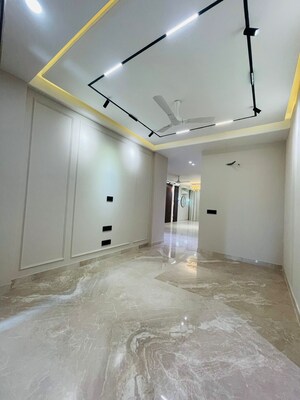 Room in 4 BHK Builder Floor at Sushant Lok I – for Sale