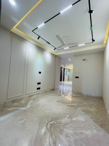 Room in 4 BHK Builder Floor at Sushant Lok I – for Sale