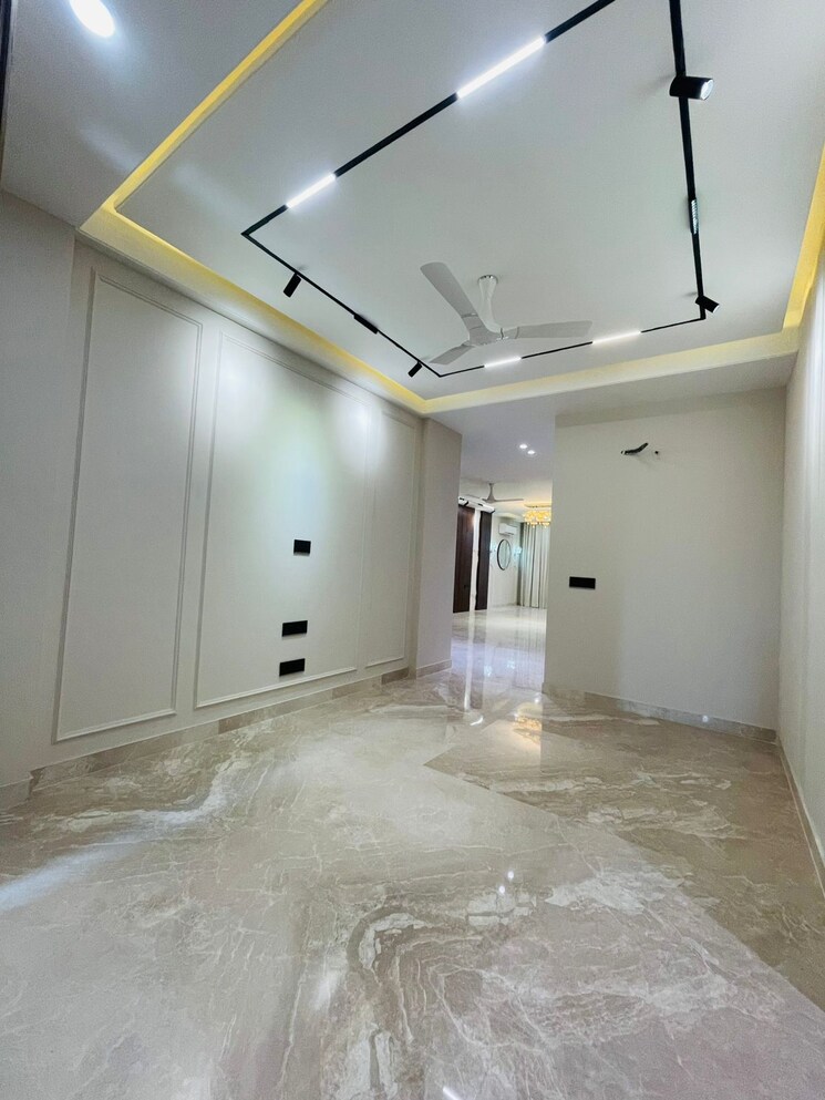 Room, sushant lok i 4 Bedroom 2700 Sq.Ft. Builder Floor In Sushant Lok I Gurgaon 9553991