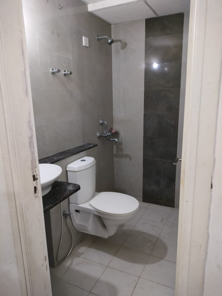 Bathroom, sushma-joynest-zrk 3 Bedroom 1800 Sq.Ft. Apartment In Ghazipur Zirakpur 9553982
