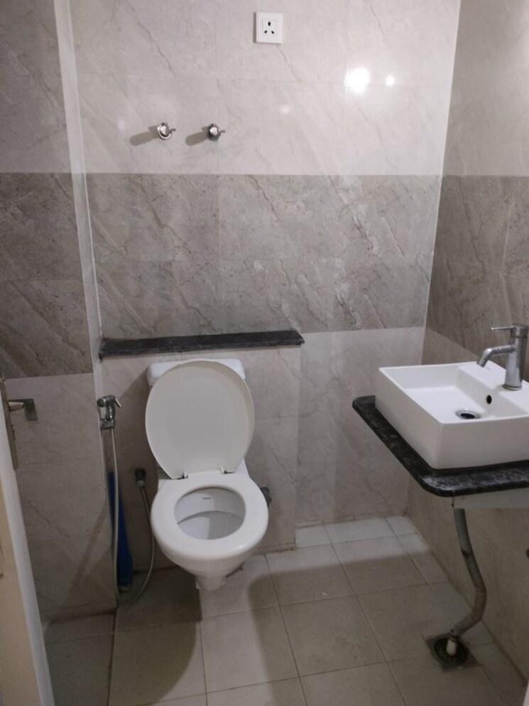 Bathroom, sushma-joynest-zrk 3 Bedroom 1800 Sq.Ft. Apartment In Ghazipur Zirakpur 9553982