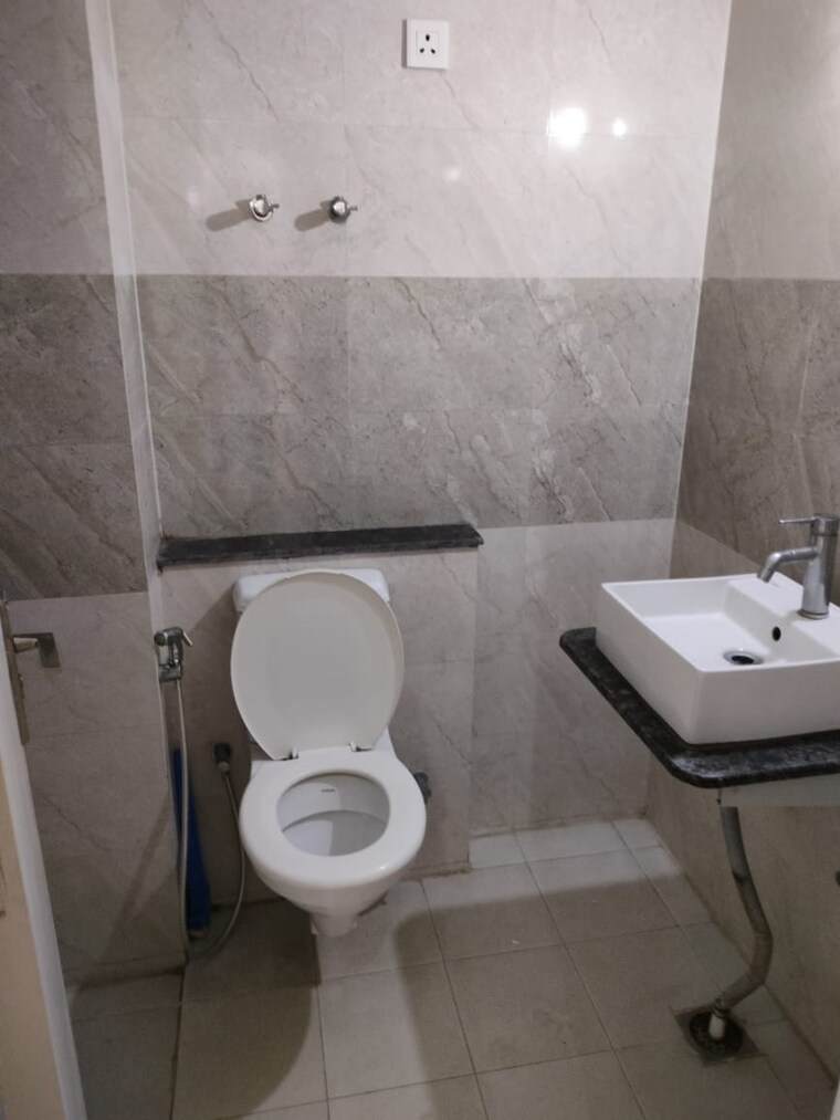 Bathroom, sushma-joynest-zrk 3 Bedroom 1800 Sq.Ft. Apartment In Ghazipur Zirakpur 9553982