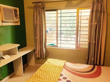 Bedroom in 3 BHK Apartment at Raheja Sherwood, Goregaon East – for Rent