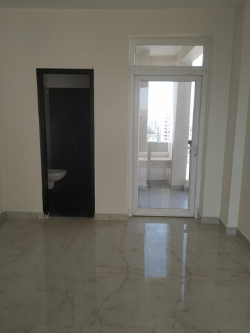 Room in 3 BHK Apartment at Altura Apartments, Ghazipur – for Rent